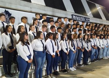 Entrega de diplomas a los egresados de la Escuela de Comercio Nº 44