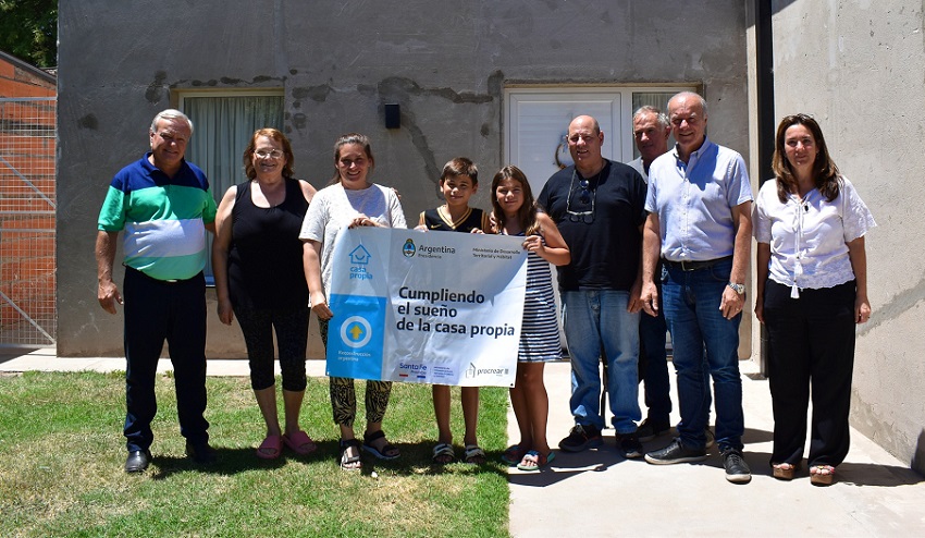 Entregaron carteles de obra identificatorio a familias de «Lote Propio – Casa Propia»