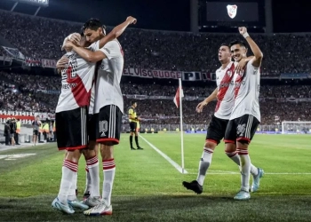 River, con suspenso por un fallo del VAR, lo dio vuelta ante Argentinos en Núñez