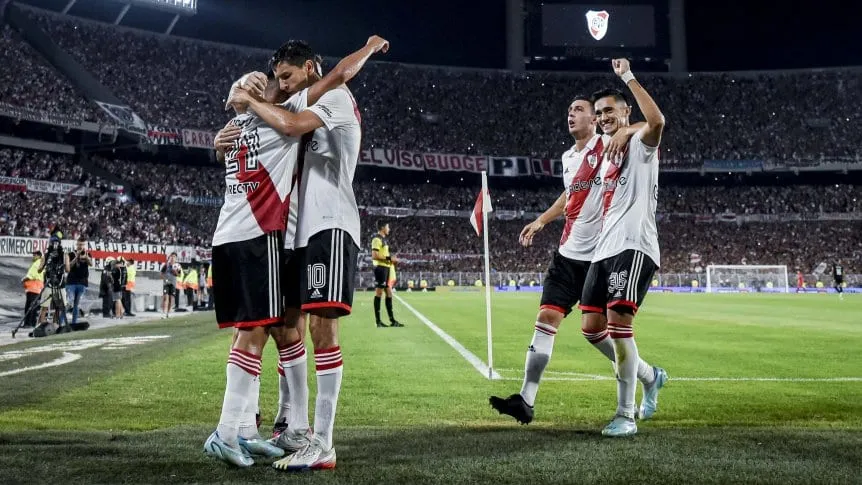 River, con suspenso por un fallo del VAR, lo dio vuelta ante Argentinos en Núñez