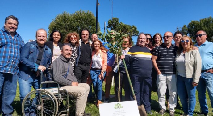 En Las Rosas se plantaron los primeros árboles del programa «For Estar»
