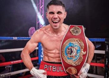 GÁLVEZ FESTEJA LA ACTUACIÓN DE SU BOXEADOR PRODIGIO: TOBÍAS REYES DEMOLIÓ A PÉREZ Y SUEÑA CON UNA CHANCE INTERNACIONAL