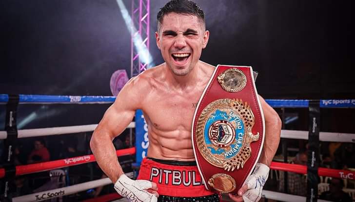 GÁLVEZ FESTEJA LA ACTUACIÓN DE SU BOXEADOR PRODIGIO: TOBÍAS REYES DEMOLIÓ A PÉREZ Y SUEÑA CON UNA CHANCE INTERNACIONAL