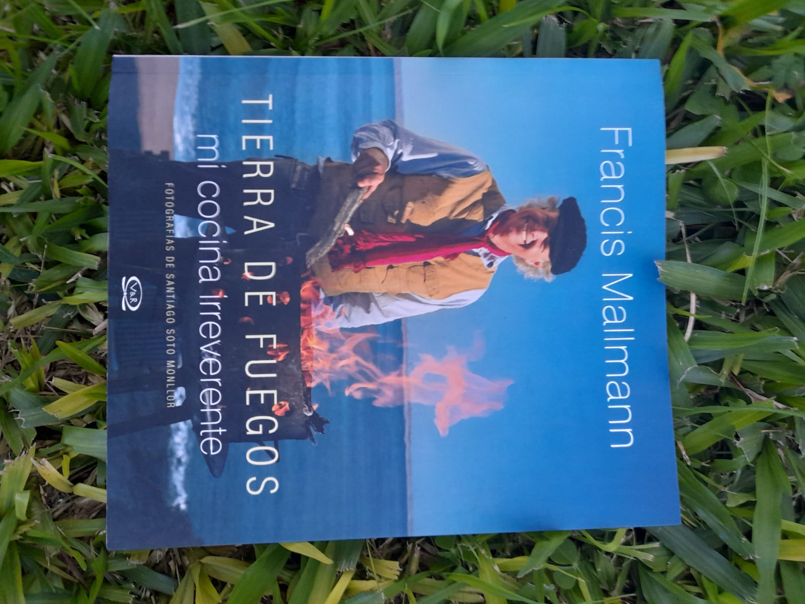 Tierra de Fuegos. Mi cocina Irreverente. Francis Mallman. V&R Editoras.