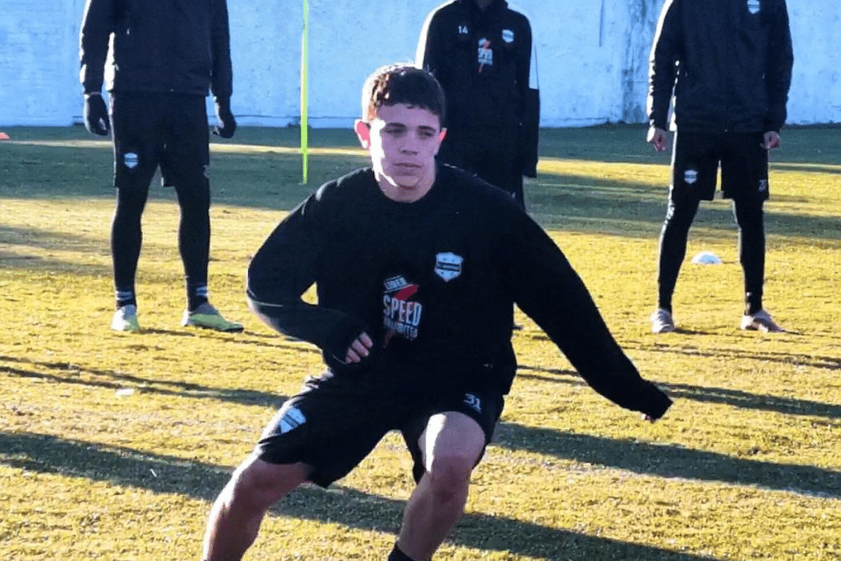 El Ogro Fabbiani convocó a un jugador de 14 años para el partido Riestra-Newell’s de Copa Argentina: el récord que podría superar