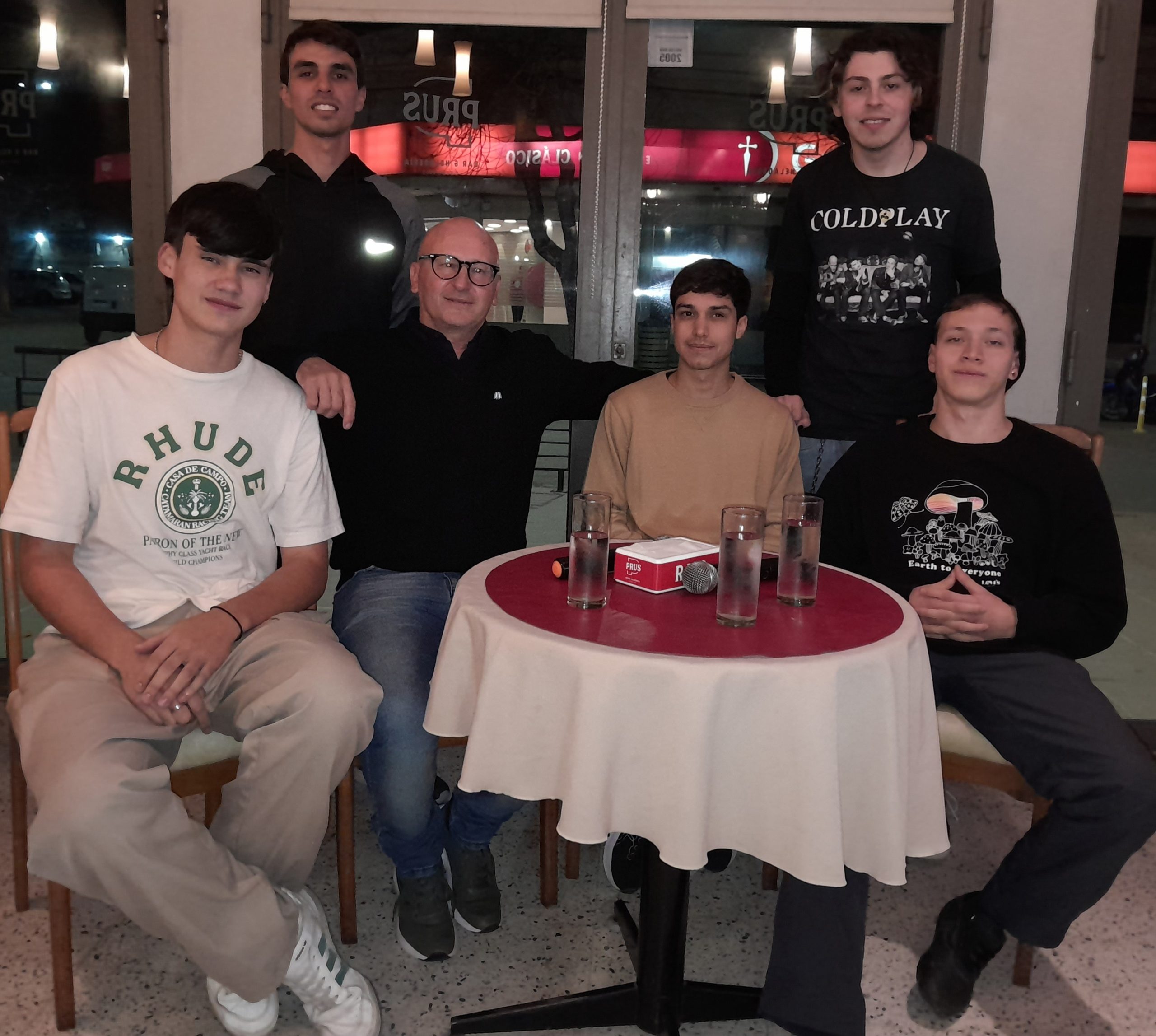 EFECTO DOMINÓ: 22/05. CONDUCE: FERNANDO PIGNOCCO