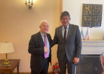 El intendente Santacroce impulsa lazos comerciales con Indonesia y República Checa