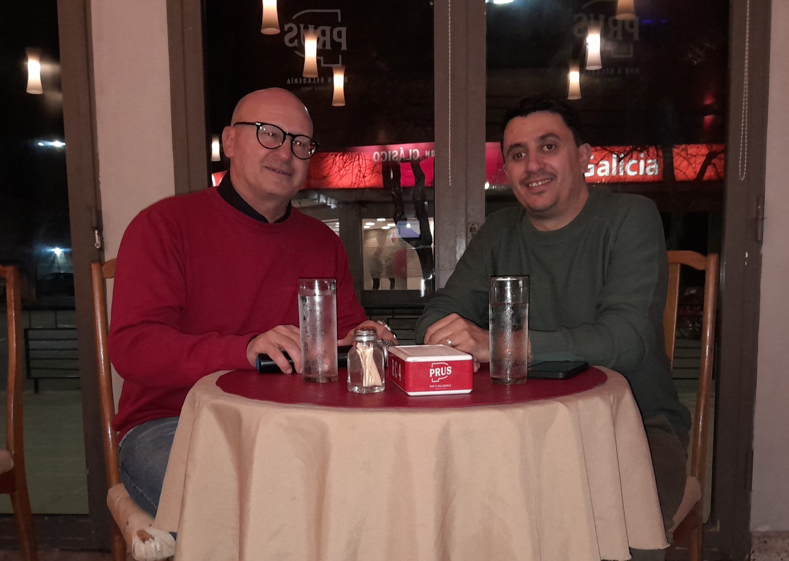 EFECTO DOMINÓ: ENTREVISTA AL CONCEJAL JEREMÍAS FANTINO Y AL MÚSICO FACUNDO LARRIETA