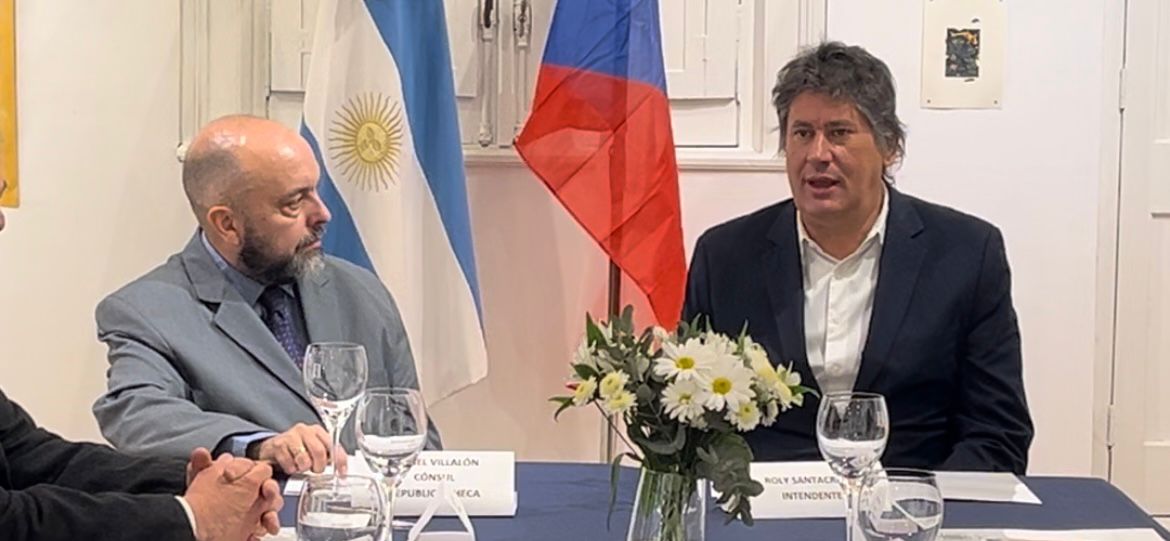 FUNES CON AGENDA INTERNACIONAL