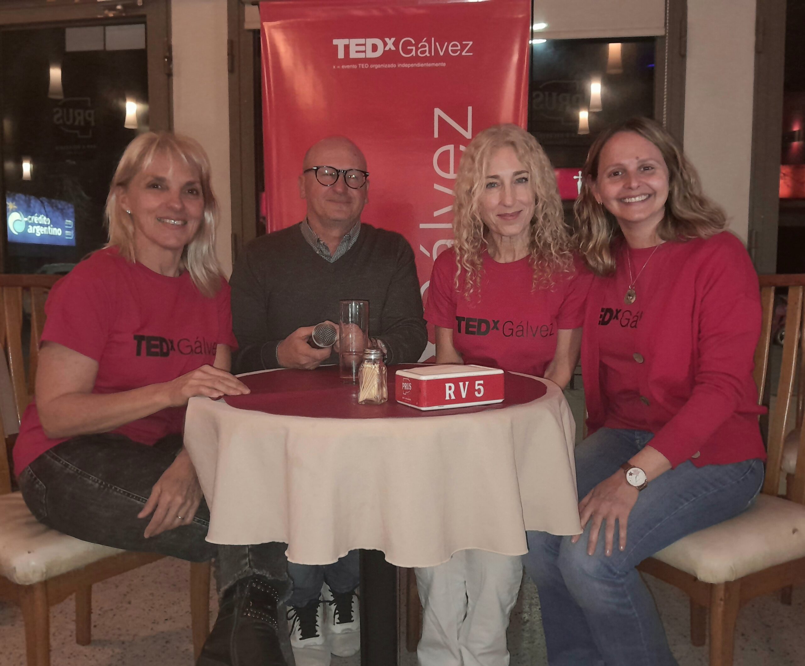 EFECTO DOMINÓ: MIRÁ EL NUEVO PROGRAMA. Todo sobre charlas TEDx y «Cochón» Grassi, empresario gastronómico