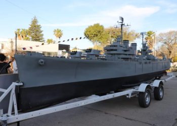 EMOTIVA EXPOSICIÓN DE LA RÉPLICA DEL CRUCERO ARA GRAL. BELGRANO : junto a la presencia de valientes sobrevivientes de aquel histórico navío.