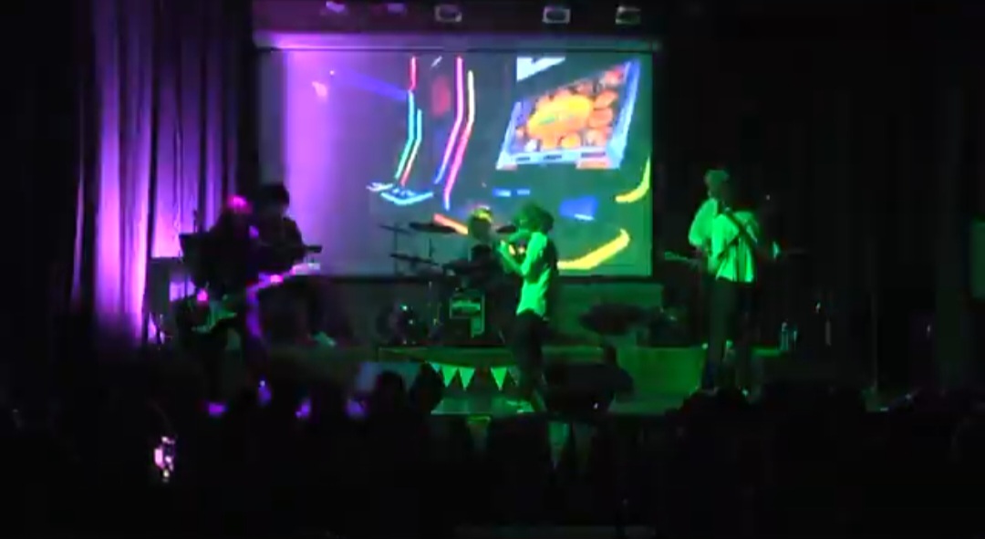 SEGUNDO VIDEOCLIP DEL SHOW DE ‘FREAKS’ EN LA CHCB: En esta ocasión, es la interpretación de Sinoca, de El Kuelgue.