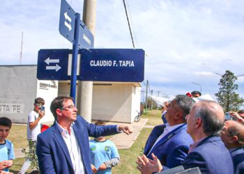 “CHIQUI” TAPIA TIENE SU CALLE EN SANTA FE. El presidente de la AFA fue homenajeado en la localidad santafesina de Sargento Cabral.