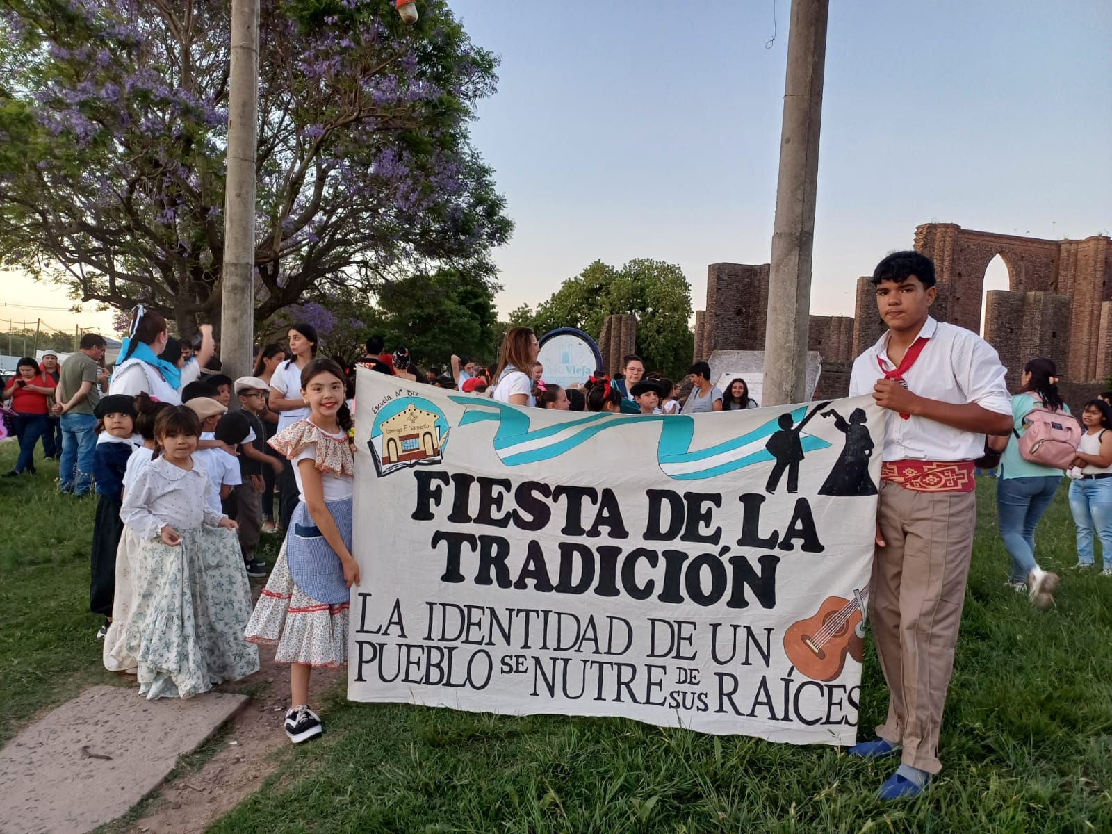 La Escuela N°877 Revive la Fiesta de la Tradición en las Calles