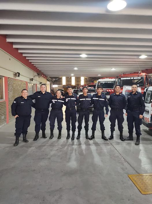 ORGULLO Y COMPROMISO: Bomberos Voluntarios sumaron 5 nuevos bomberos y 3 suboficiales al equipo