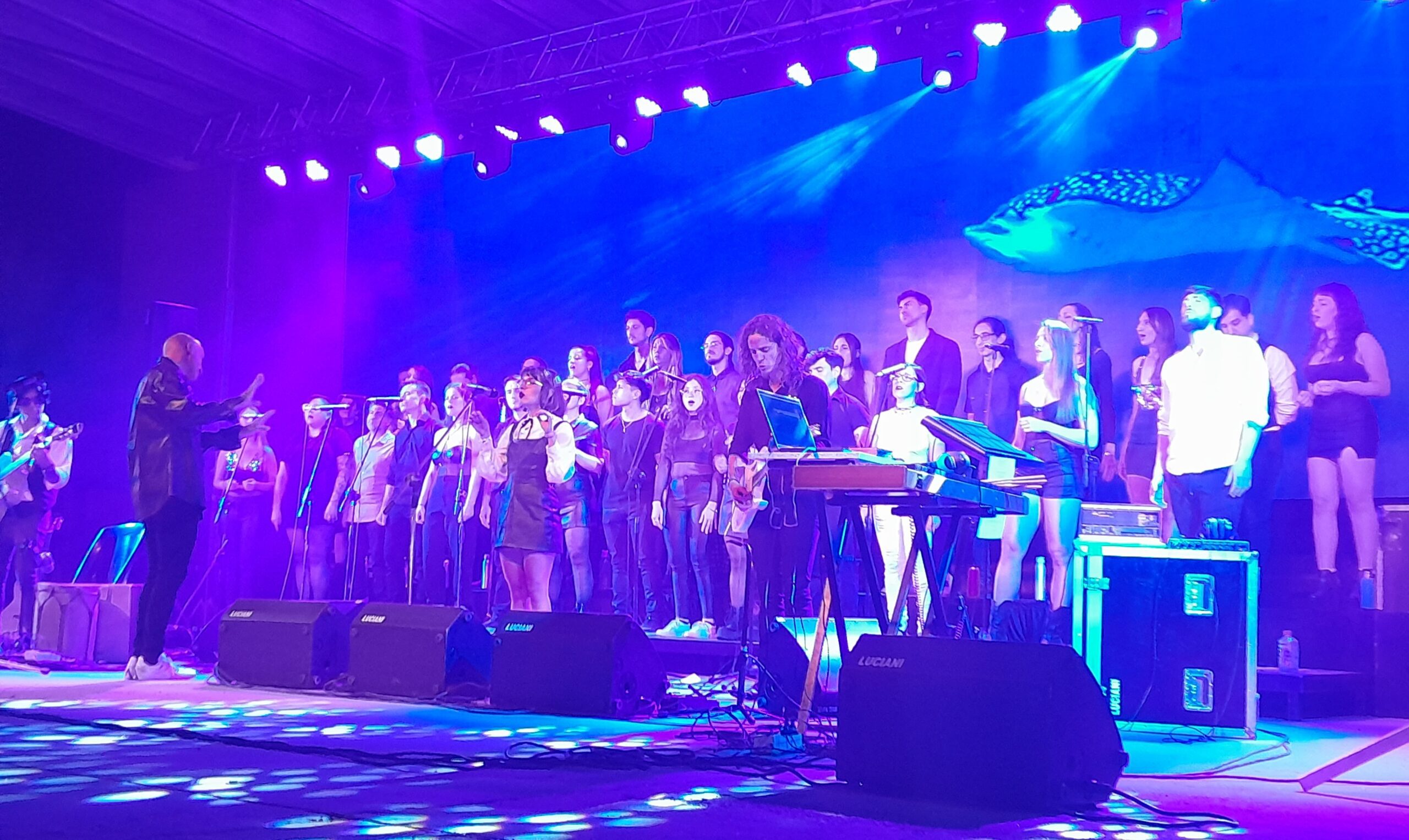 Música y solidaridad: GLORIANA emocionó a Gálvez con su tributo a Cerati