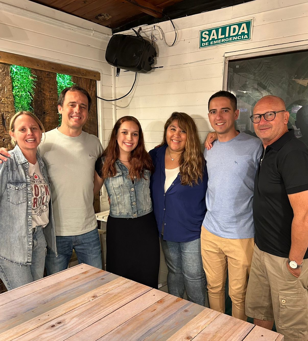 El equipo de «Siempre es Hoy» celebra el cierre de un año exitoso.