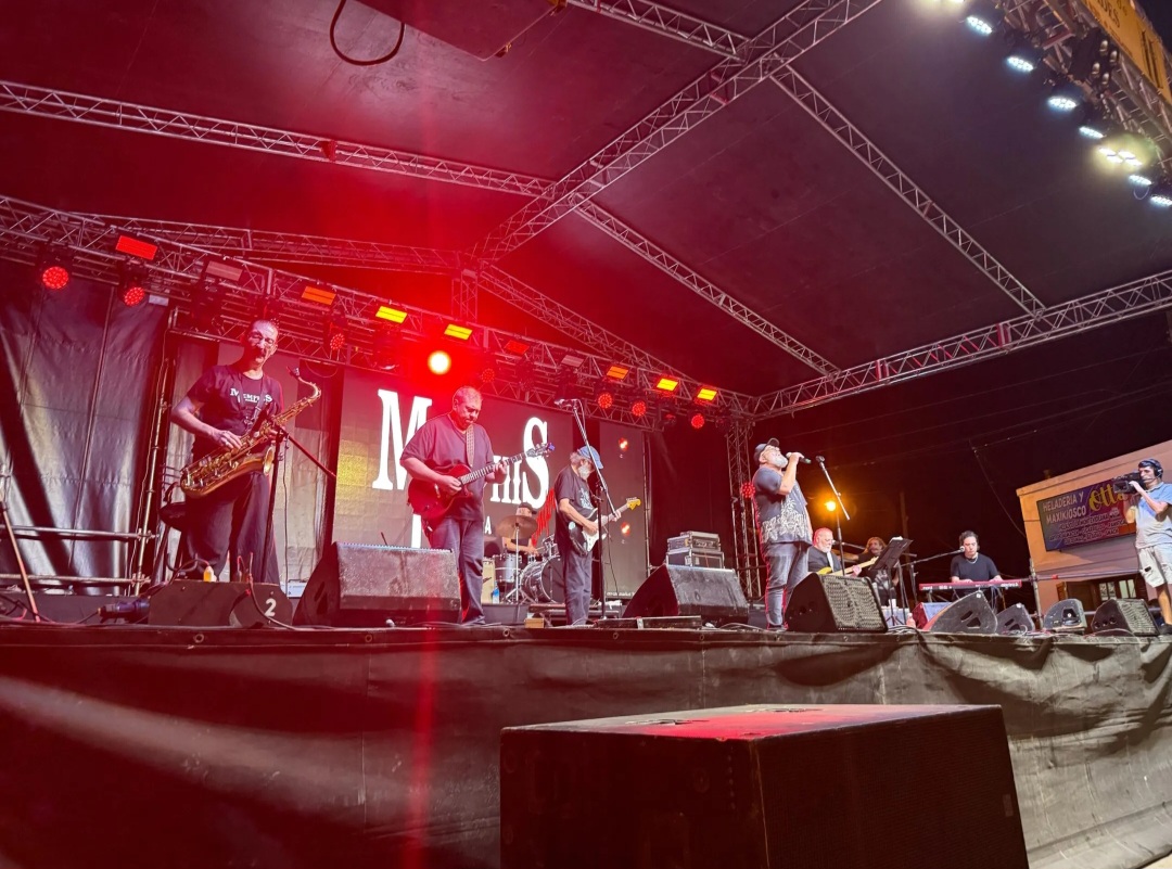 MEMPHIS LA BLUSERA CORONÓ UNA NOCHE INOLVIDABLE EN COLECTIVIDADES 2025