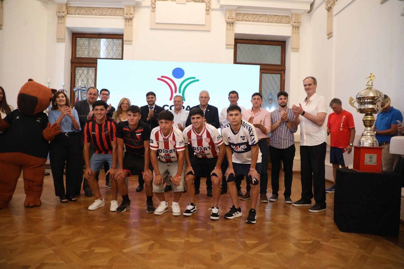 PESENTARON LA INSTANCIA FINAL DE LA COPA TÚNEL SUBFLUVIAL DE FÚTBOL “Raúl Uranga – Carlos Sylvestre Begnis”