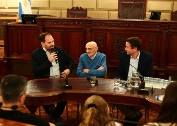 La Cámara de Senadores realizó un emotivo homenaje a Víctor Hugo Chiarlo, fundador de la fábrica de bolitas “Tinka”