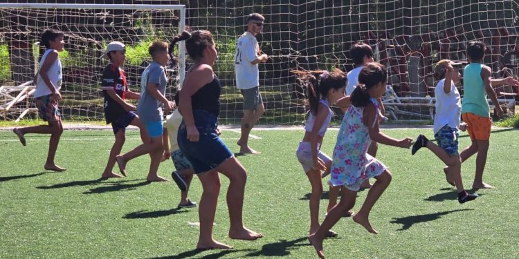 Ya funcionan las Escuelas de Verano en Centenario y Barrio Oeste