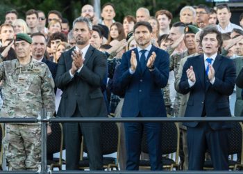 El gobernador Maximiliano Pullaro participó del acto central por los 213 años del Combate de San Lorenzo