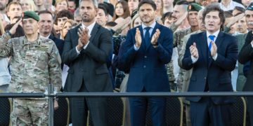 El gobernador Maximiliano Pullaro participó del acto central por los 213 años del Combate de San Lorenzo