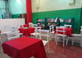 Familia Lectora realizó una nueva donación y fortalece el crecimiento de la biblioteca del Club Centenario