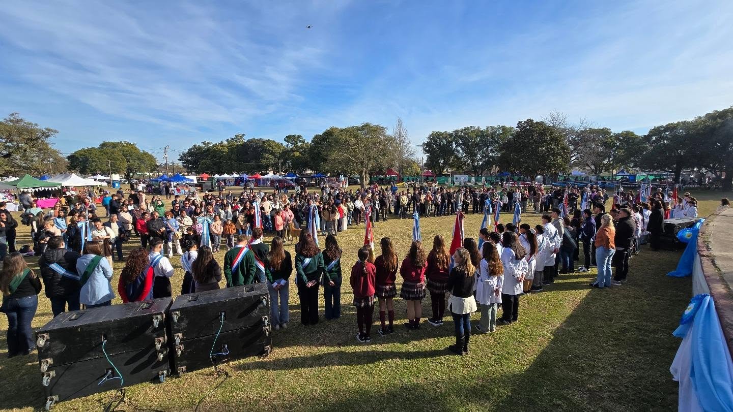 Gálvez conmemoró un nuevo aniversario de la Declaración de la Independencia con un emotivo acto y una gran fiesta popular