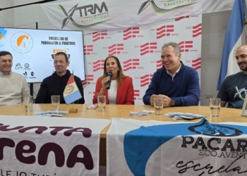 Con respaldo provincial, Cayastá reunirá a pilotos del país y el exterior en un encuentro de parapente con motor